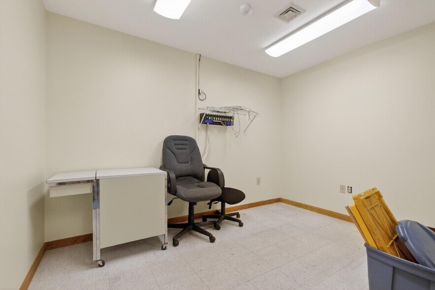 More Photos Of 25 Country Club Rd, Gilford Medical For Sale