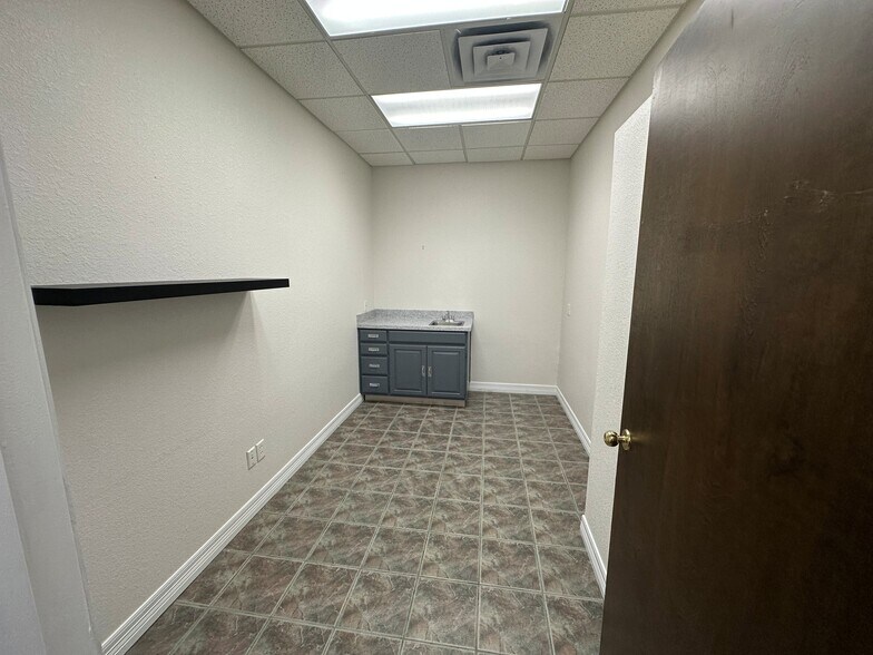 More Photos Of 320 Purcey St, Fort Worth Office For Sale