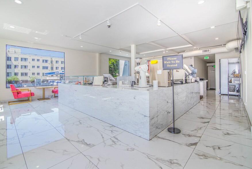 More Photos Of 300-302 S Mariposa Ave, Los Angeles Storefront Retail Office For Lease