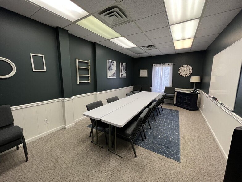 More Photos Of 748 Market St, Redding Office For Lease