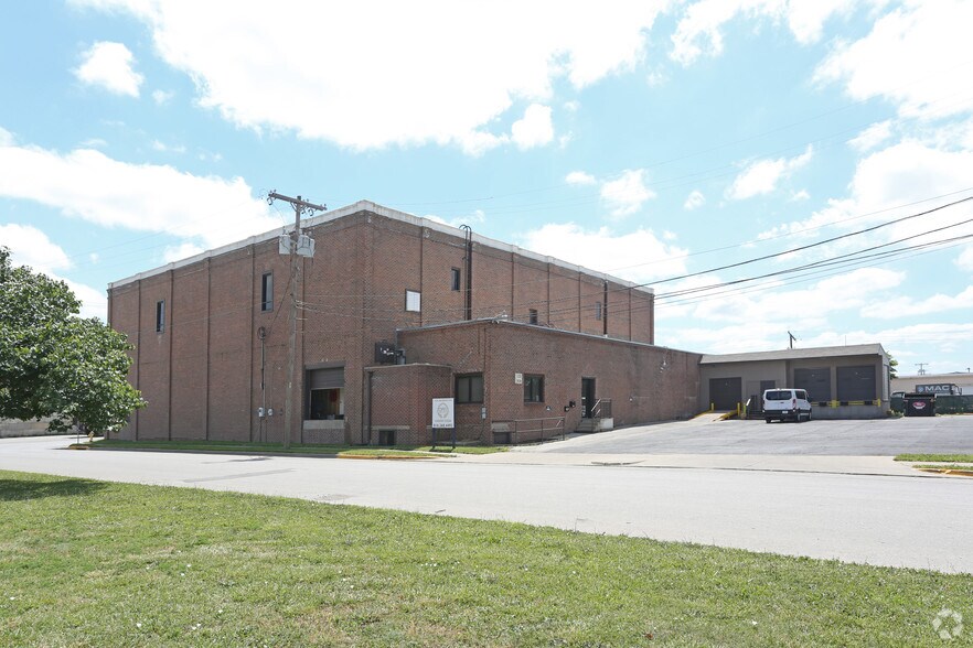 More Photos Of 1208 Iron St, North Kansas City Warehouse For Sale