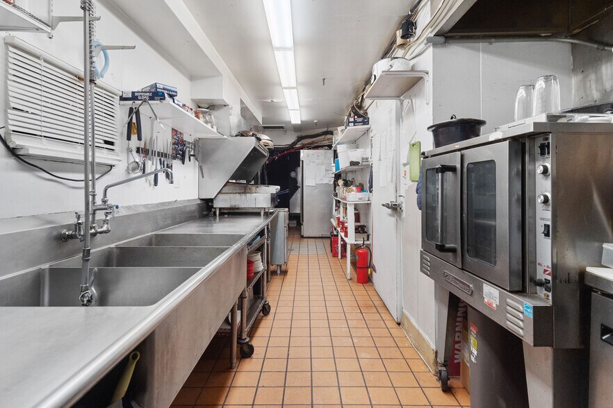 More Photos Of 2440 W Jefferson Blvd, Fort Wayne Restaurant For Sale