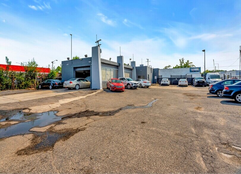 More Photos Of 7765-7775 W 8 Mile Rd, Detroit Storefront Retail Office For Lease
