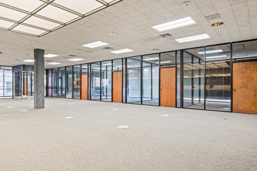 More Photos Of 615 N Upper Broadway St, Corpus Christi Office For Sale