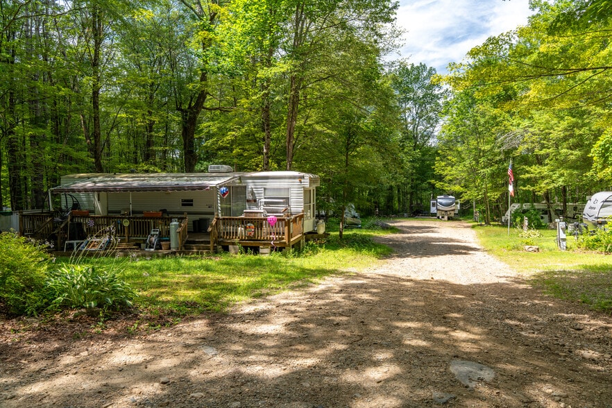 More Photos Of 1379 CT-197, Woodstock Specialty For Sale
