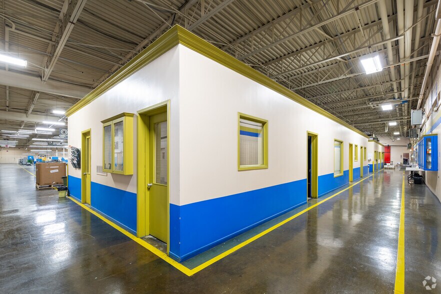 More Photos Of 200 Boul Grand N, Cowansville Warehouse For Sale