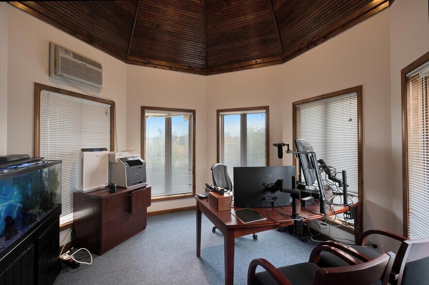 More Photos Of 386 Pennsylvania Ave, Glen Ellyn Medical For Lease