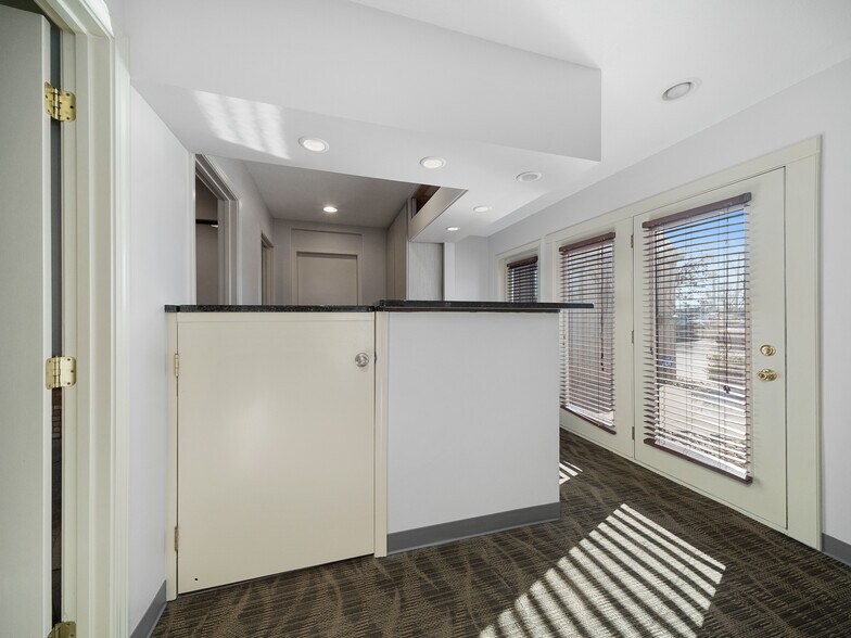 More Photos Of 5933 Stoney Creek Dr, Fort Wayne Office Residential For Sale