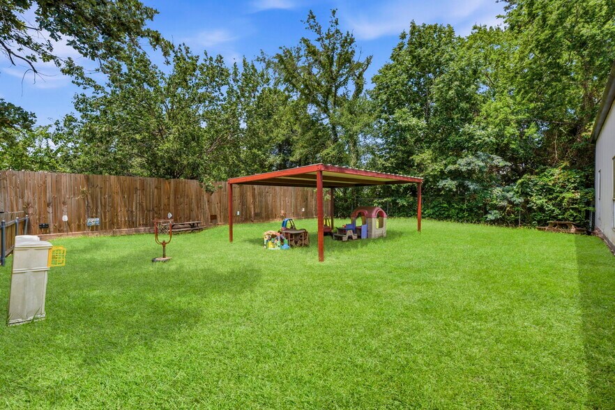 More Photos Of 16737 Sprawling Oaks Dr, Conroe Daycare Center For Sale