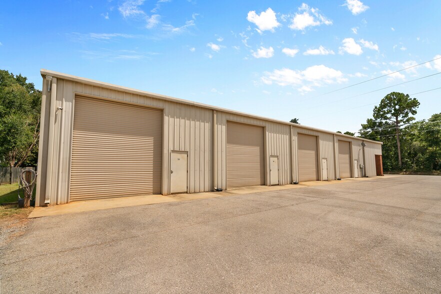 More Photos Of 33553 Rosalia Ave, Lillian Warehouse For Lease