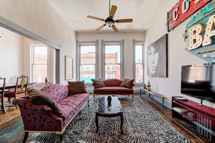 More Photos Of 117 W Harrison Ave, Guthrie Storefront Retail Residential For Sale