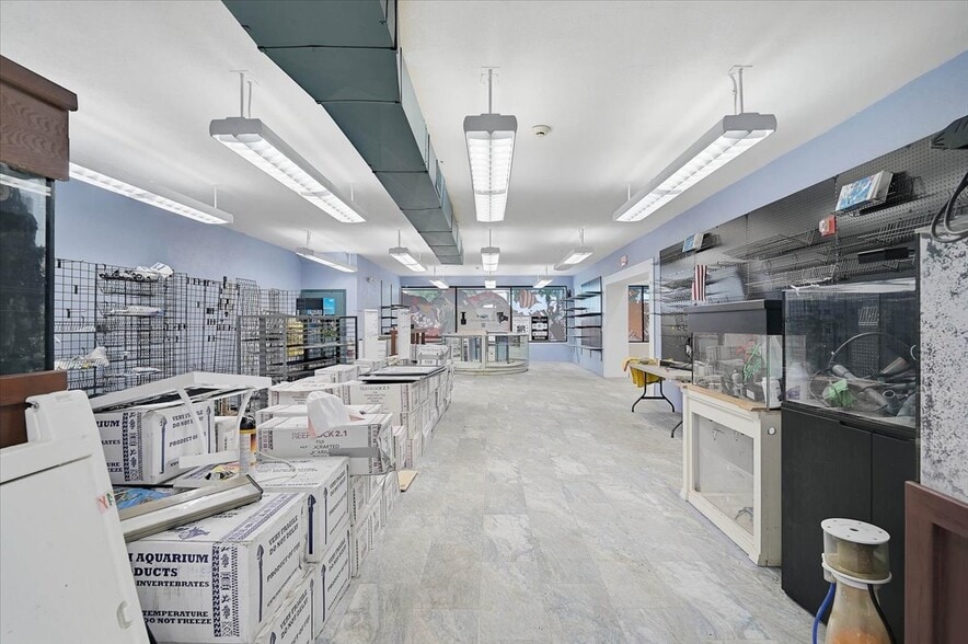 More Photos Of 2160 Gulf Gate Dr, Sarasota Storefront For Sale