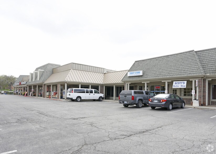 More Photos Of 9301 W 87th St, Overland Park Storefront For Lease