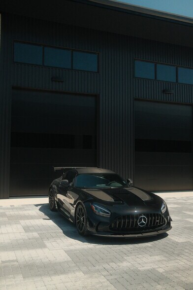 More Photos Of 2105 S 31st St, Rogers Showroom For Sale