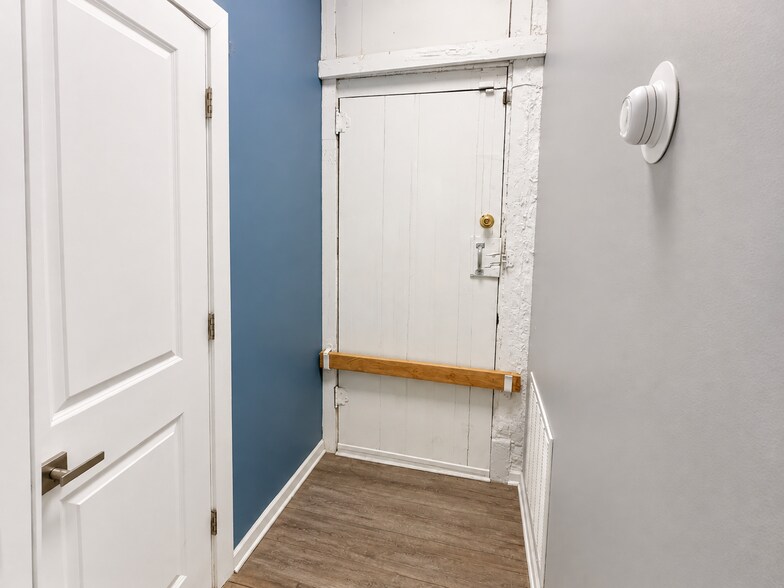 More Photos Of 4519-4523 N Milwaukee Ave, Chicago Apartments For Lease