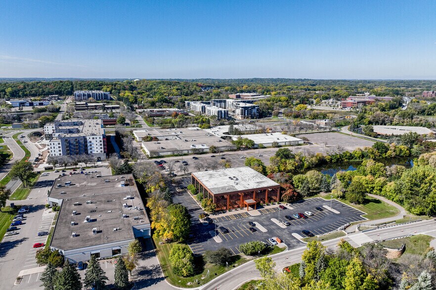More Photos Of 5900 Green Oak Dr, Minnetonka Office For Lease