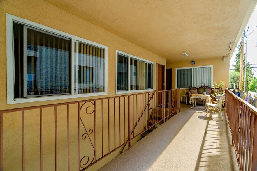 More Photos Of 300 E Garfield Ave, Glendale Apartments For Sale