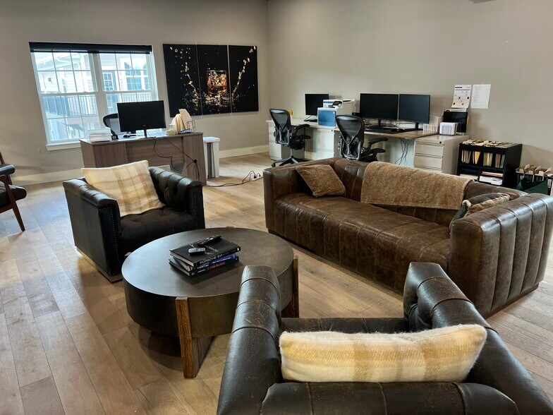 More Photos Of 17745 Motor District Cir, Westfield Showroom For Sale