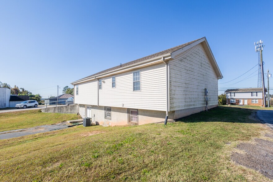 More Photos Of 2690 Old Richmond Road, Danville Office For Sale