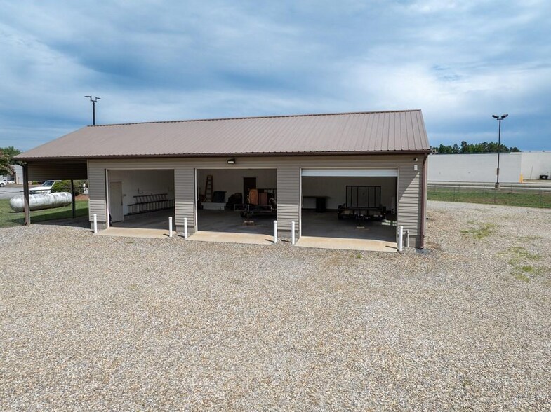 More Photos Of 471 Osborne St, Keysville Warehouse For Sale