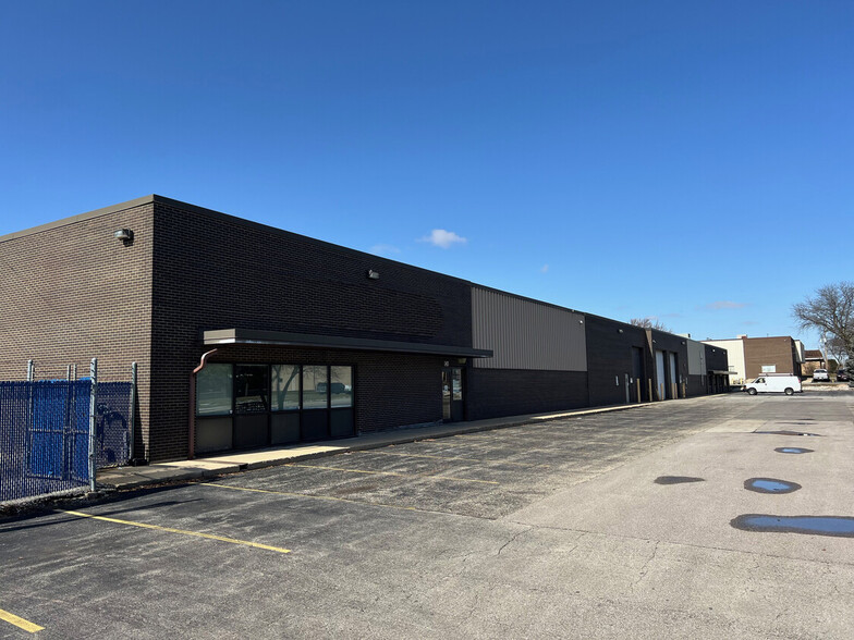 Primary Photo Of 220 Poplar Pl, North Aurora Warehouse For Lease