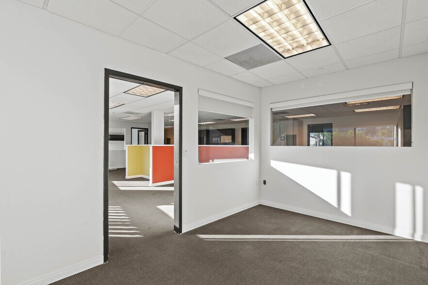 More Photos Of 13833-13841 Ventura Blvd, Sherman Oaks Storefront Retail Office For Sale