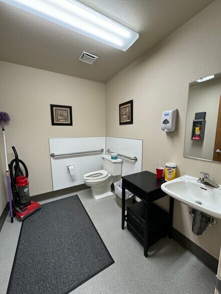 More Photos Of 1890 Park Marina Dr, Redding Office For Lease