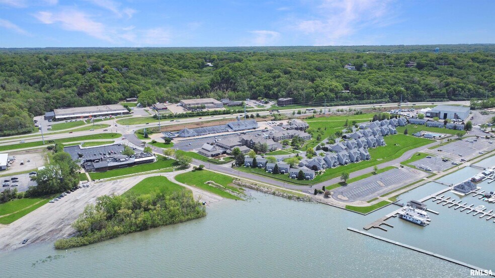 More Photos Of 2401-2517 N Main St, East Peoria Office For Lease