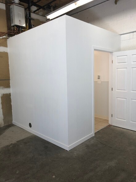 More Photos Of 383 Preda St, San Leandro Warehouse For Lease