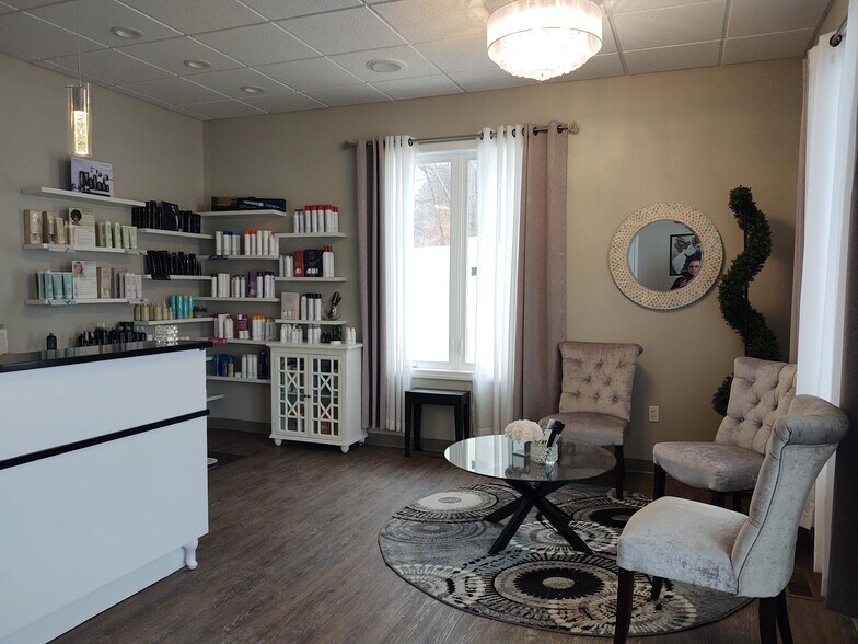 More Photos Of 6 Mohawk Dr, Londonderry Medical For Sale
