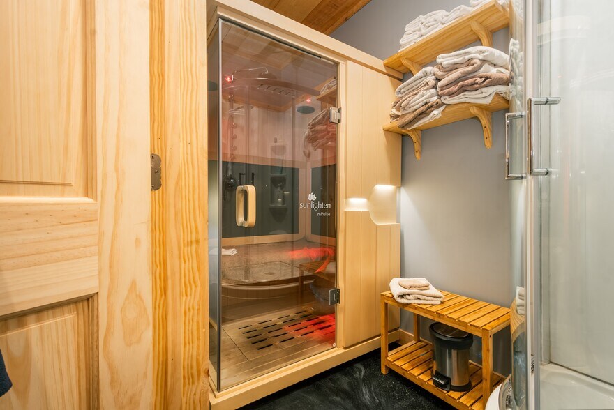 More Photos Of 541 Spruce St, Thomas Flex For Sale