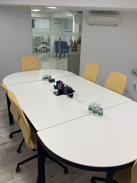 More Photos Of 13531 Kew Gardens Rd, Richmond Hill Office For Sale