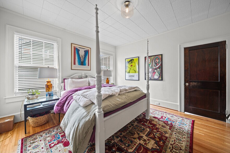 More Photos Of 610 Hawthorne Ln, Charlotte Office Residential For Sale