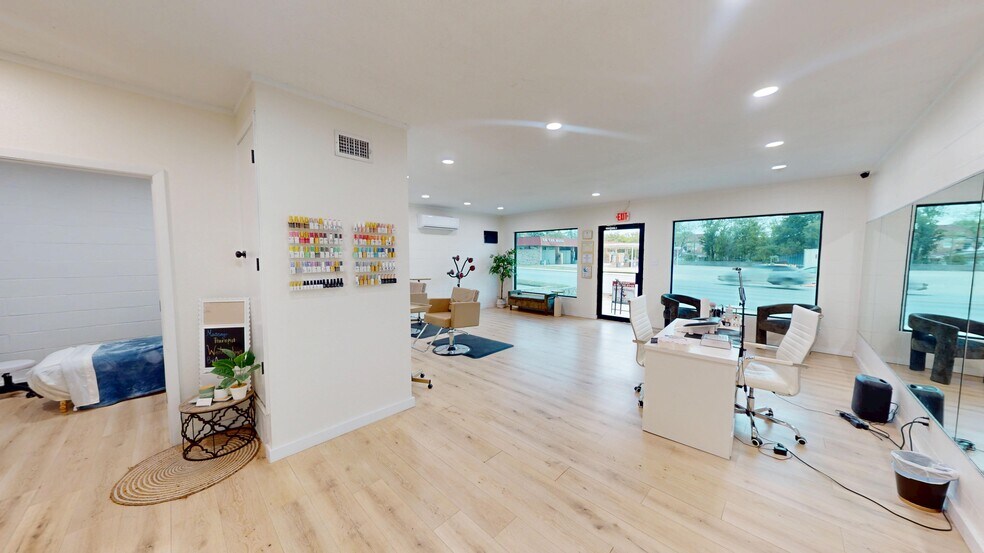More Photos Of 1404 S Bridge St, Brady Loft Creative Space For Sale