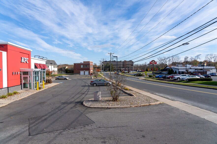 More Photos Of 55 Town Line Rd, Wethersfield Medical For Lease
