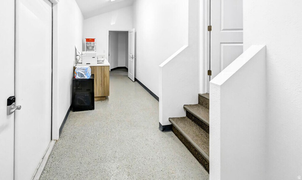 More Photos Of 46 S Center St, Elsinore Industrial For Sale