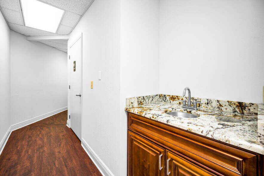 More Photos Of 4021 Central Ave, Saint Petersburg Medical For Lease
