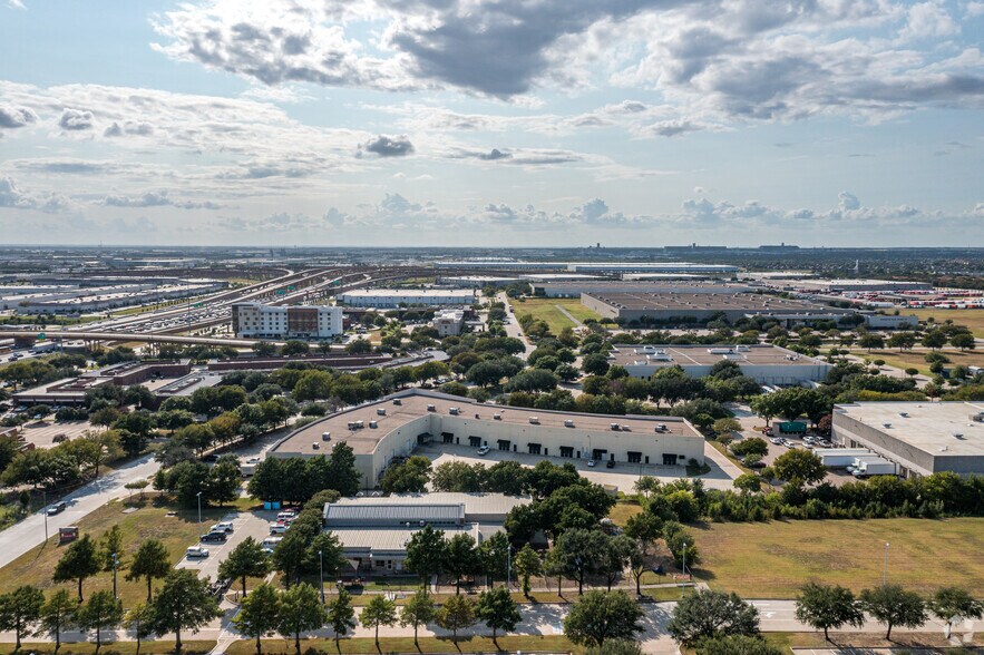 More Photos Of 5450 Stratum Dr, Fort Worth Showroom For Lease