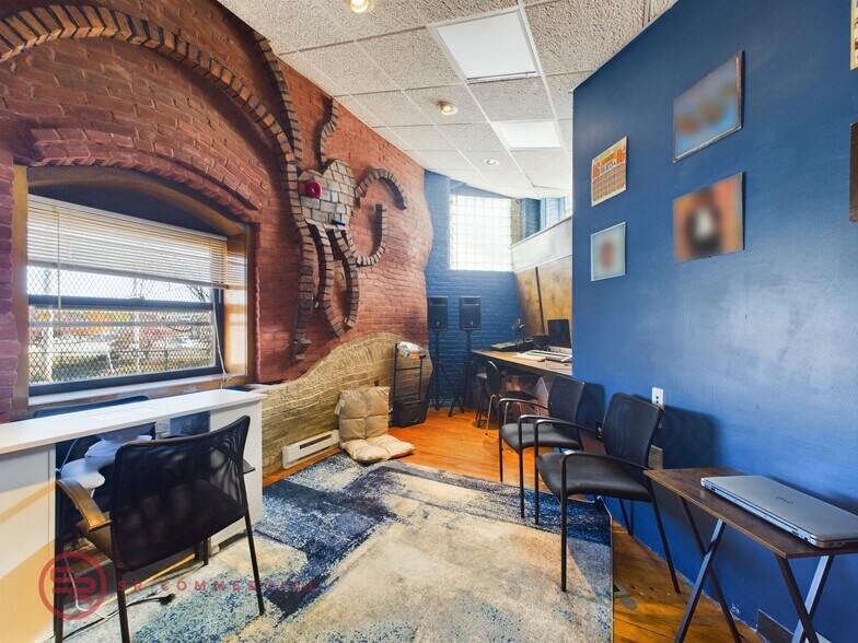 More Photos Of 10 Gatehouse Rd, Holyoke Office For Sale