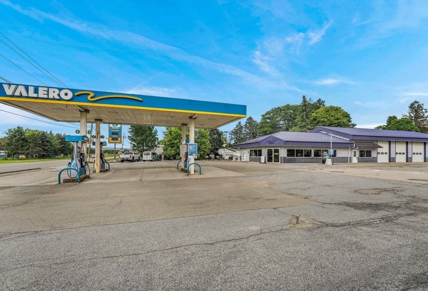 Primary Photo Of 87 N Main St, Franklinville Service Station For Lease