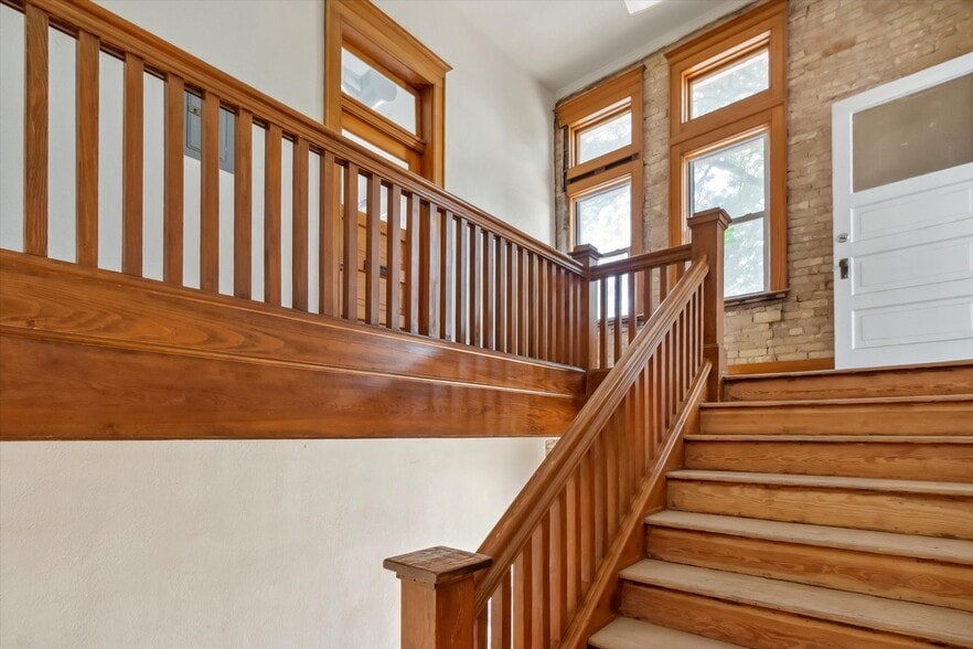 More Photos Of 225 E Superior St, Alma Office For Sale