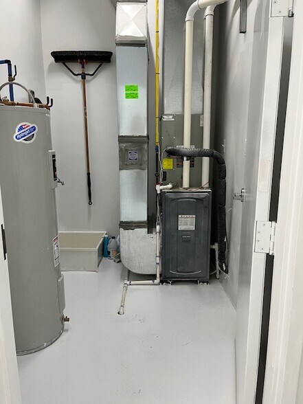 More Photos Of 6810 Sheridan Rd, Vassar Warehouse For Sale