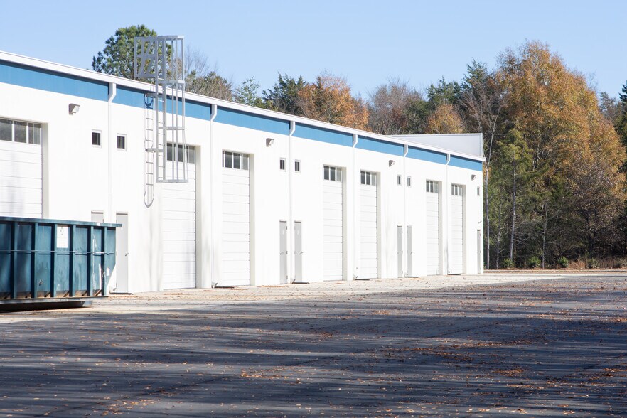 More Photos Of 11101 Park Charlotte Blvd, Charlotte Warehouse For Lease