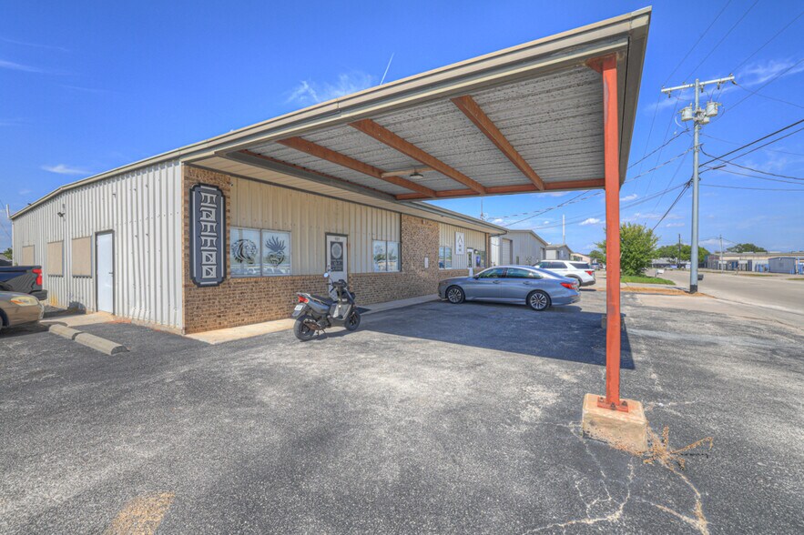 More Photos Of 242 Trade Center Dr, New Braunfels Warehouse For Lease