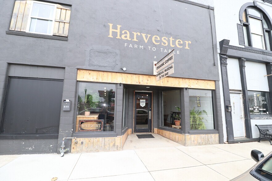 More Photos Of 142 S Broadway St, Blanchester Storefront Retail Residential For Sale