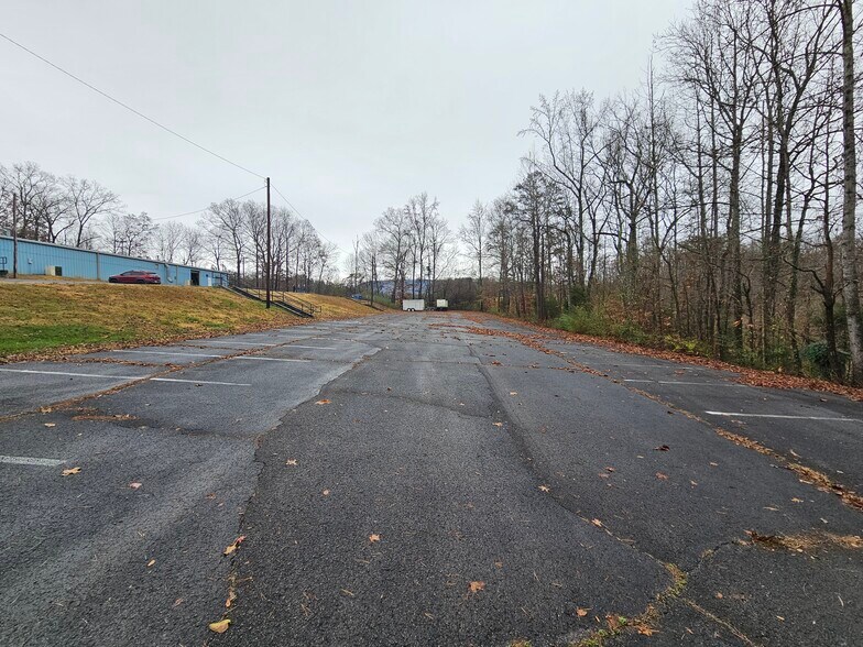 More Photos Of 205 Industrial Pike, Whitwell Manufacturing For Sale