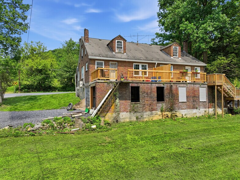More Photos Of 429 Riverview Dr, Walnutport Flex For Sale