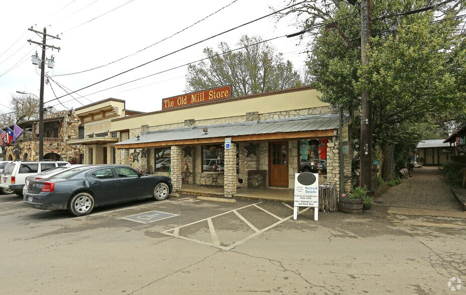 More Photos Of 314 Wimberley Sq, Wimberley Freestanding For Sale