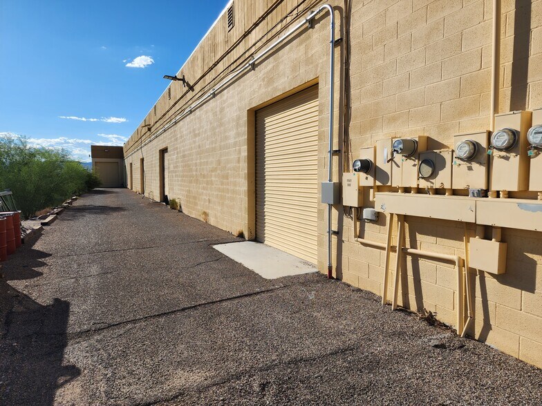 More Photos Of 1642 North Oatman Rd, Bullhead City Industrial For Lease
