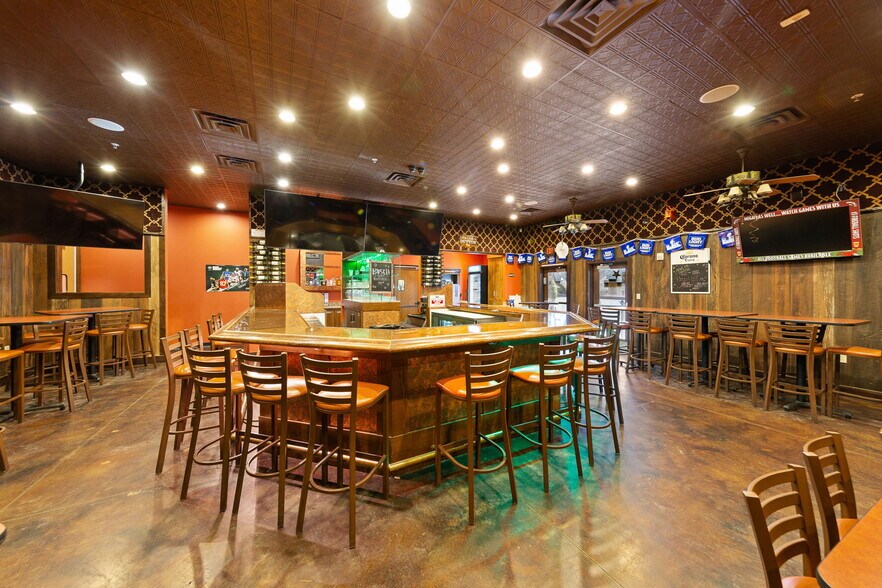 More Photos Of 2400 N Town Center Dr, Washington Restaurant For Sale